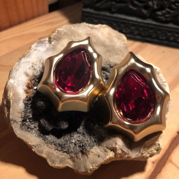 DEADSTOCK VINTAGE JEWELED TEARDROP POSTS - Picture 3 of 3